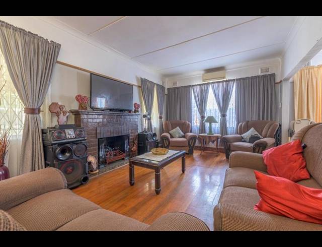 4 BEDROOM HOUSE FOR SALE IN LESTER PARK